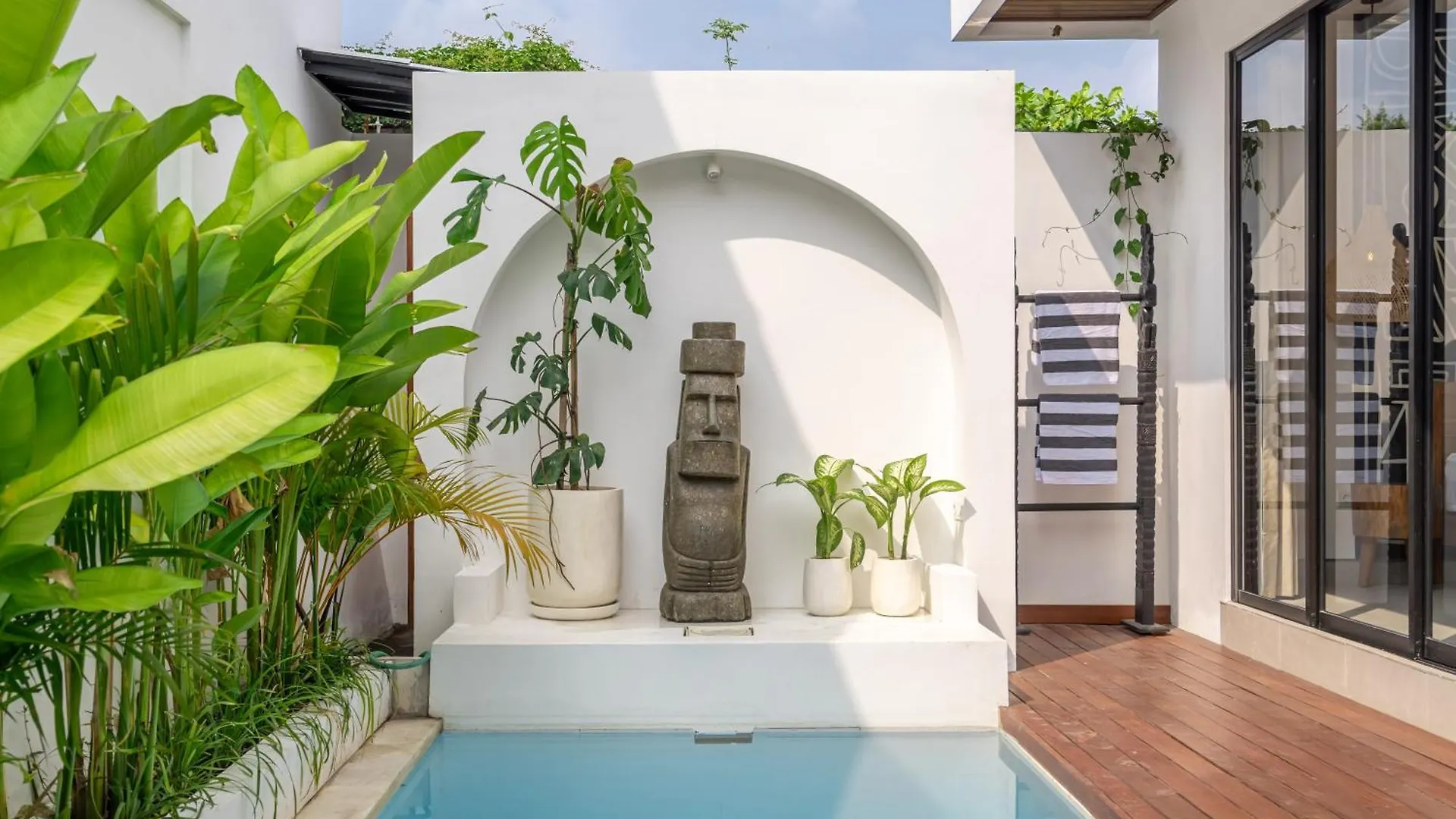 Bali Best - Kept Secret - Brand New Villa With Private Pool - Steps From The Action Seminyak
